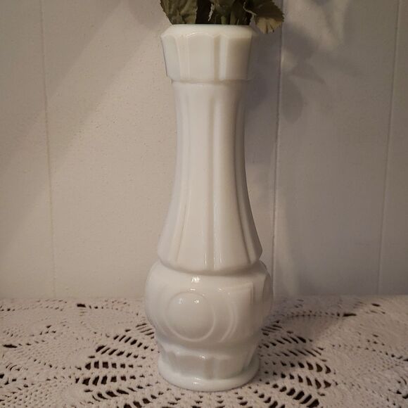 Pretty Vintage White Milk Glass Vase with Fabric Coral Roses - Picture 2 of 5